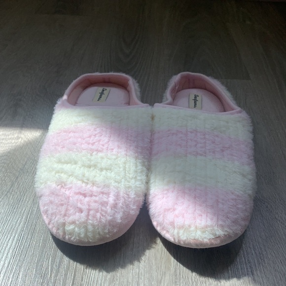 Never worn slippers, pink and yellow. Size 11-12 US - Picture 6 of 6